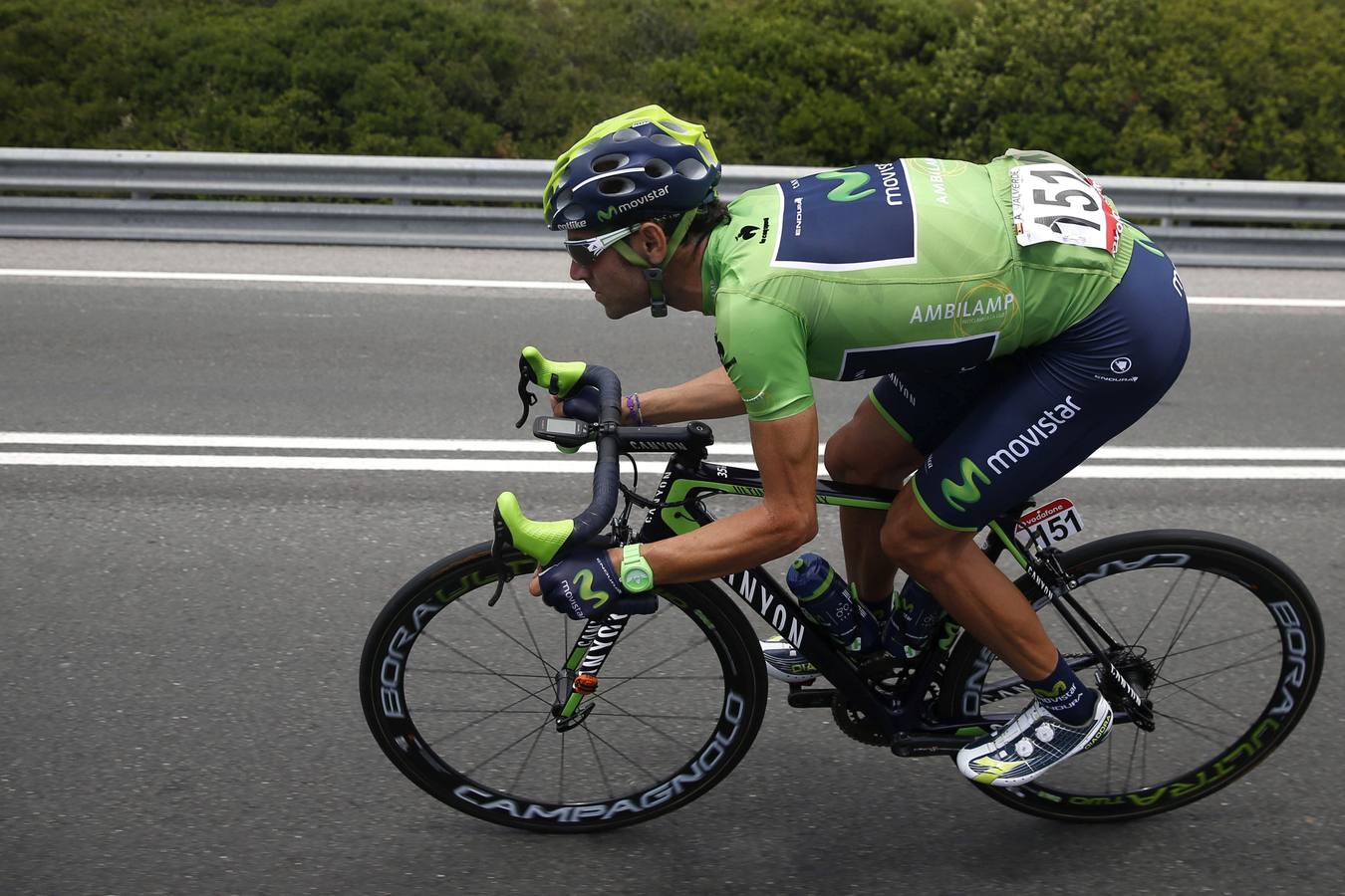 Bouhanni vuela en San Fernando, Valverde es el nuevo líder