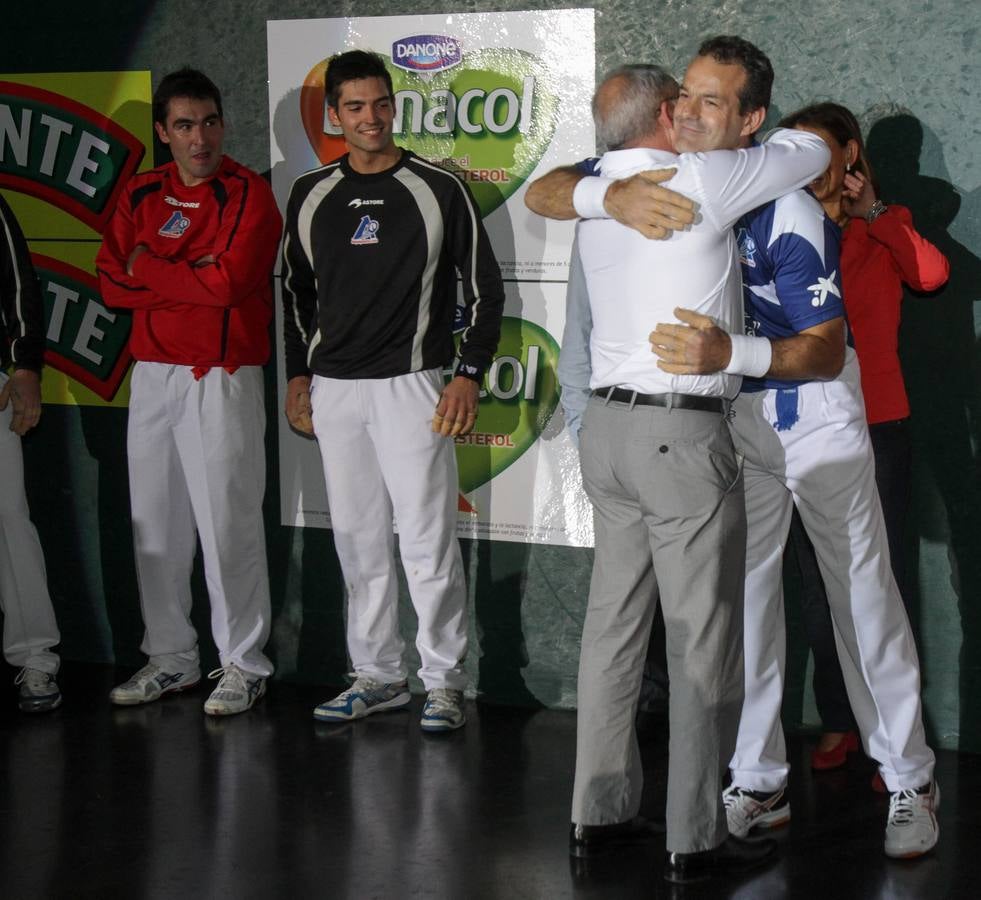 Sonrisas y lágrimas en la despedida de un campeón