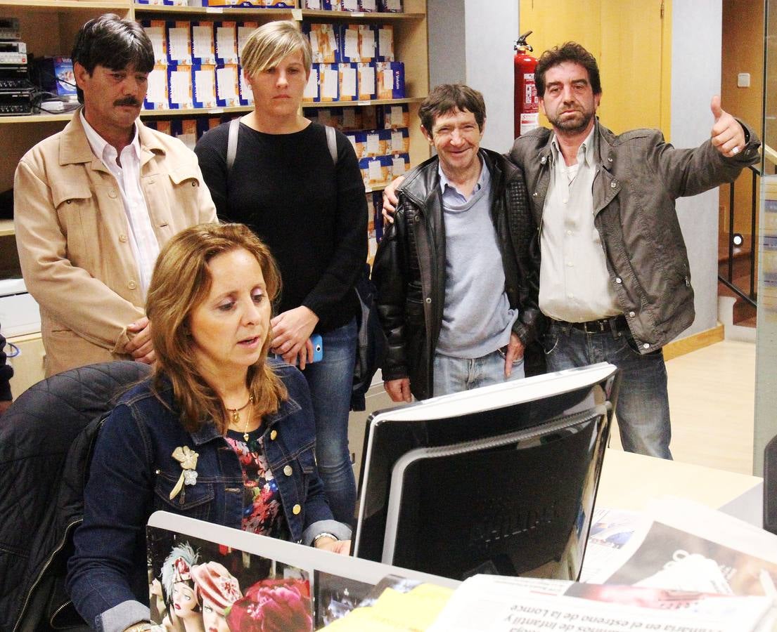 Los alumnos del Centro Ocupacional de Fundación Cáritas-Chavicar de Santo Domingo y Logroño visitan la multimedia de Diario LA RIOJA