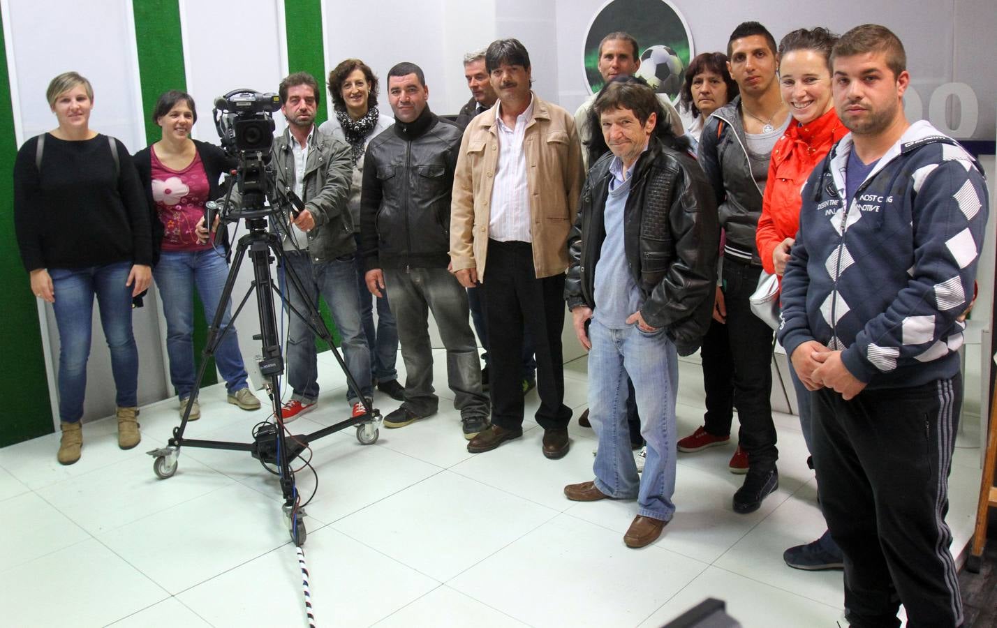 Los alumnos del Centro Ocupacional de Fundación Cáritas-Chavicar de Santo Domingo y Logroño visitan la multimedia de Diario LA RIOJA