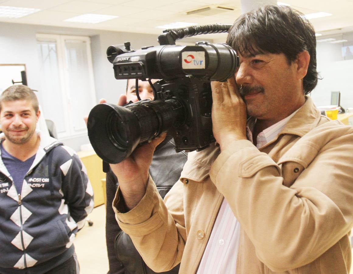 Los alumnos del Centro Ocupacional de Fundación Cáritas-Chavicar de Santo Domingo y Logroño visitan la multimedia de Diario LA RIOJA