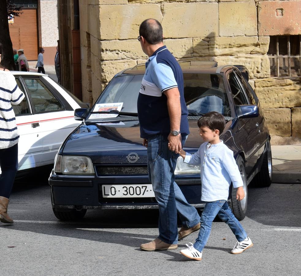 Concentración de coches clásicos en las Fiestas de Gracias de Lardero