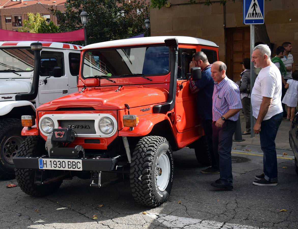 Concentración de coches clásicos en las Fiestas de Gracias de Lardero