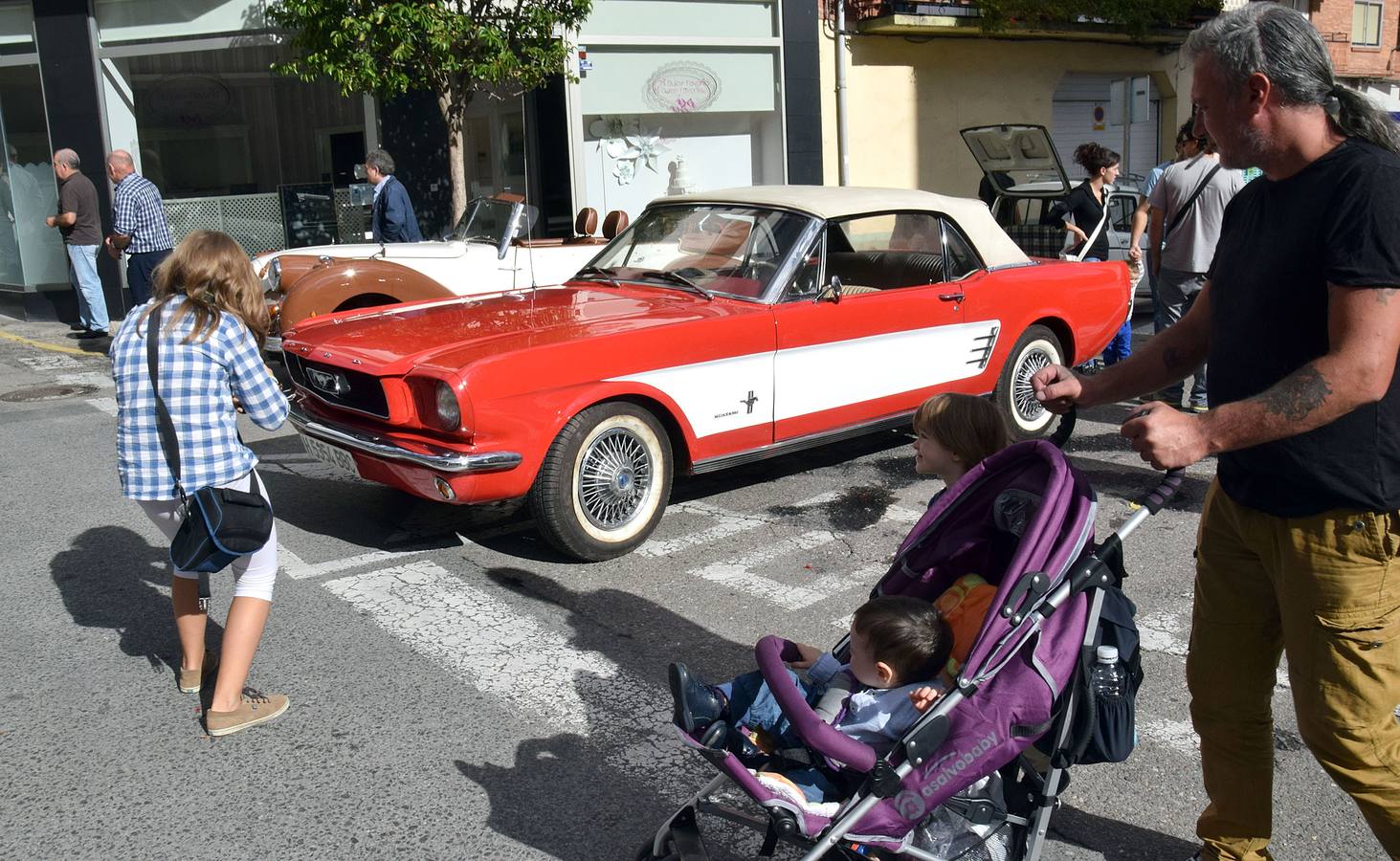 Concentración de coches clásicos en las Fiestas de Gracias de Lardero