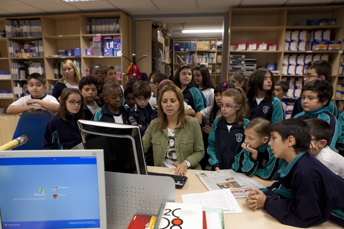 Los alumnos de 5º B del Colegio Adoratrices de Logroño visitan la multimedia de Diario LA RIOJA