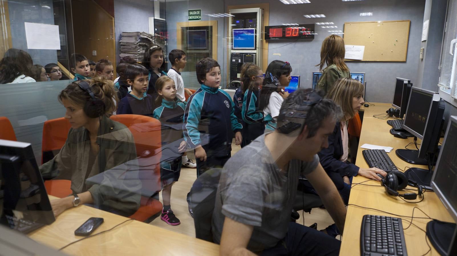 Los alumnos de 5º B del Colegio Adoratrices de Logroño visitan la multimedia de Diario LA RIOJA