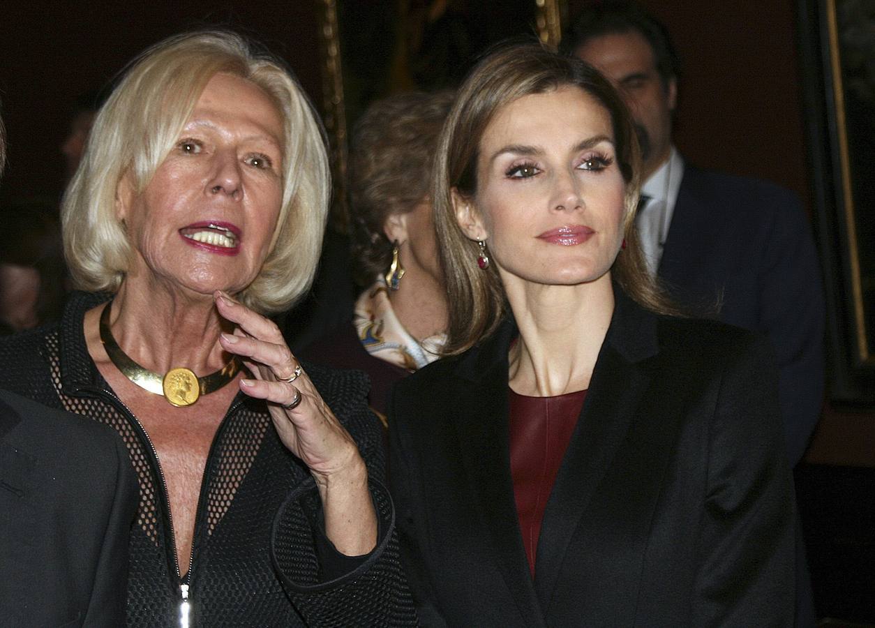 La reina Letizia, junto a la comisaria de la muestra, Sylvia Ferino.