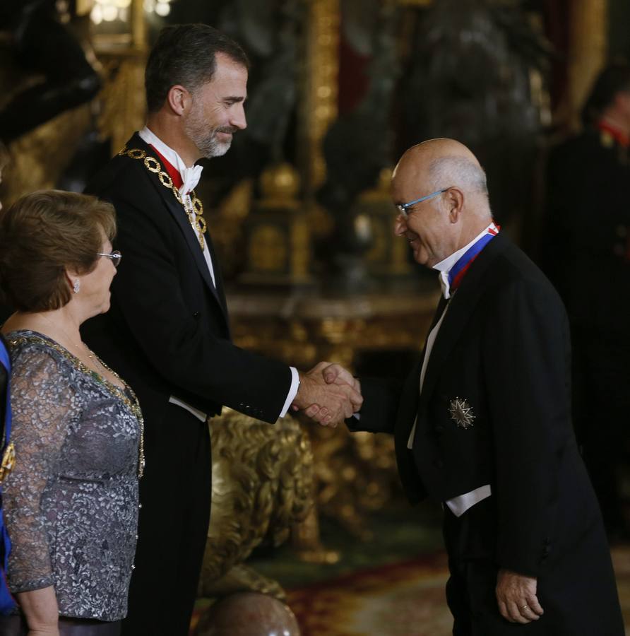 Los Reyes reciben a Bachelet en la primera visita de Estado con Felipe VI