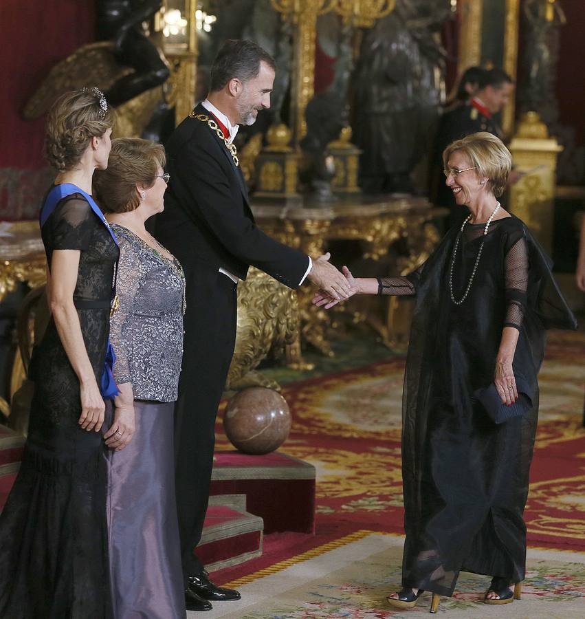 Los Reyes reciben a Bachelet en la primera visita de Estado con Felipe VI