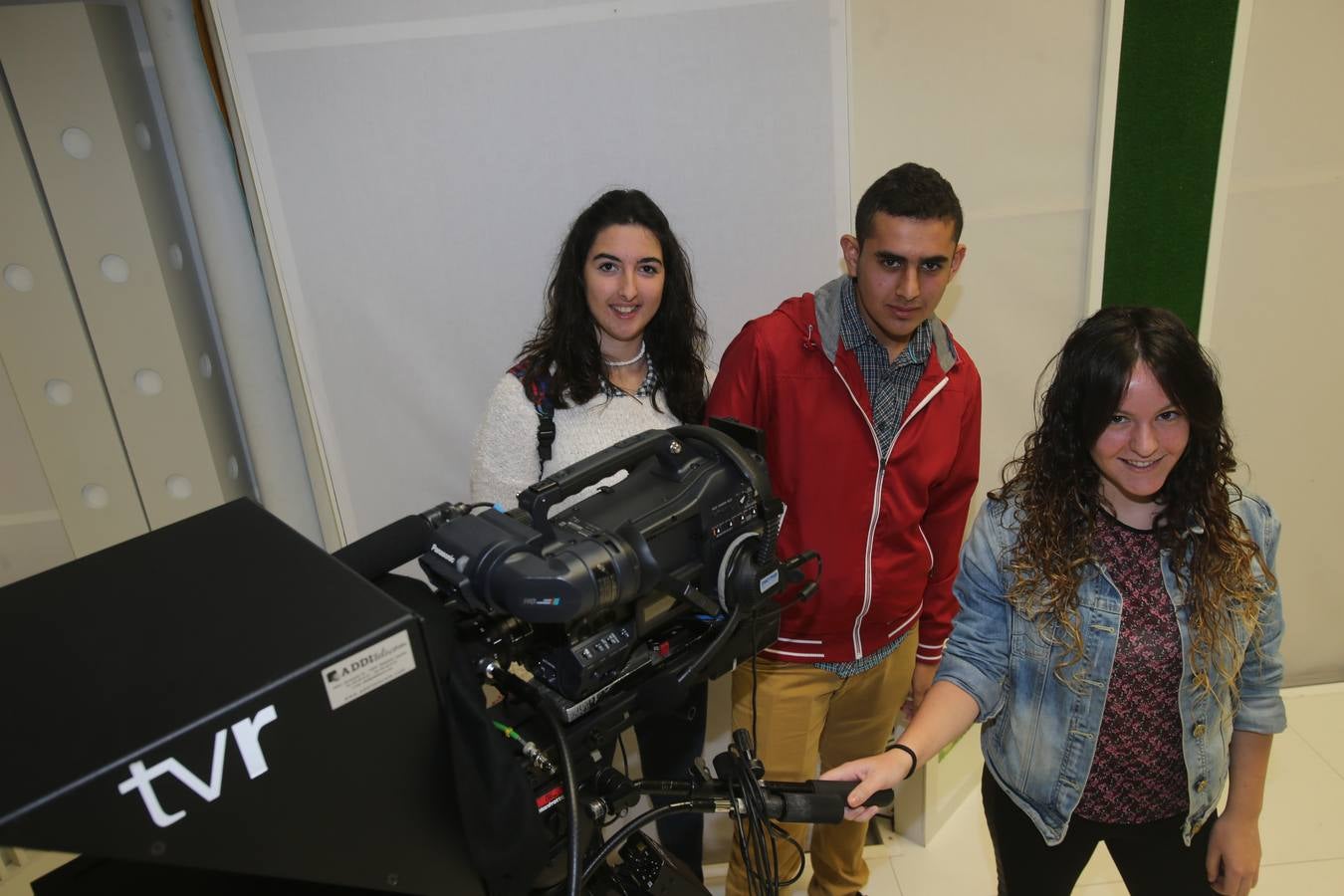 Alumnos del IES Tomás y Valiente de Fuenmayor visitan la Multimedia La Rioja