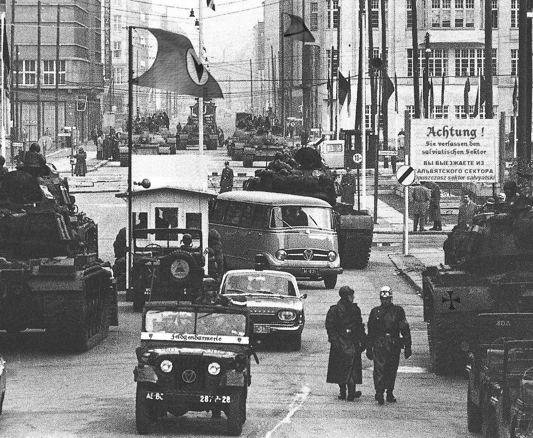 El Checkpoint Charlie, la &#039;zona cero&#039; de la Guerra Fría