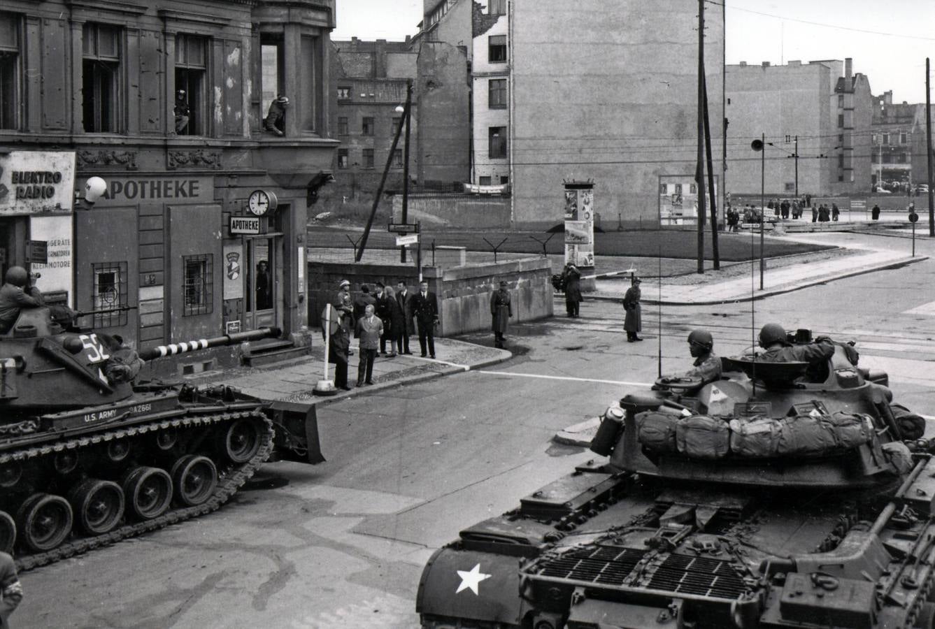 El Checkpoint Charlie, la &#039;zona cero&#039; de la Guerra Fría