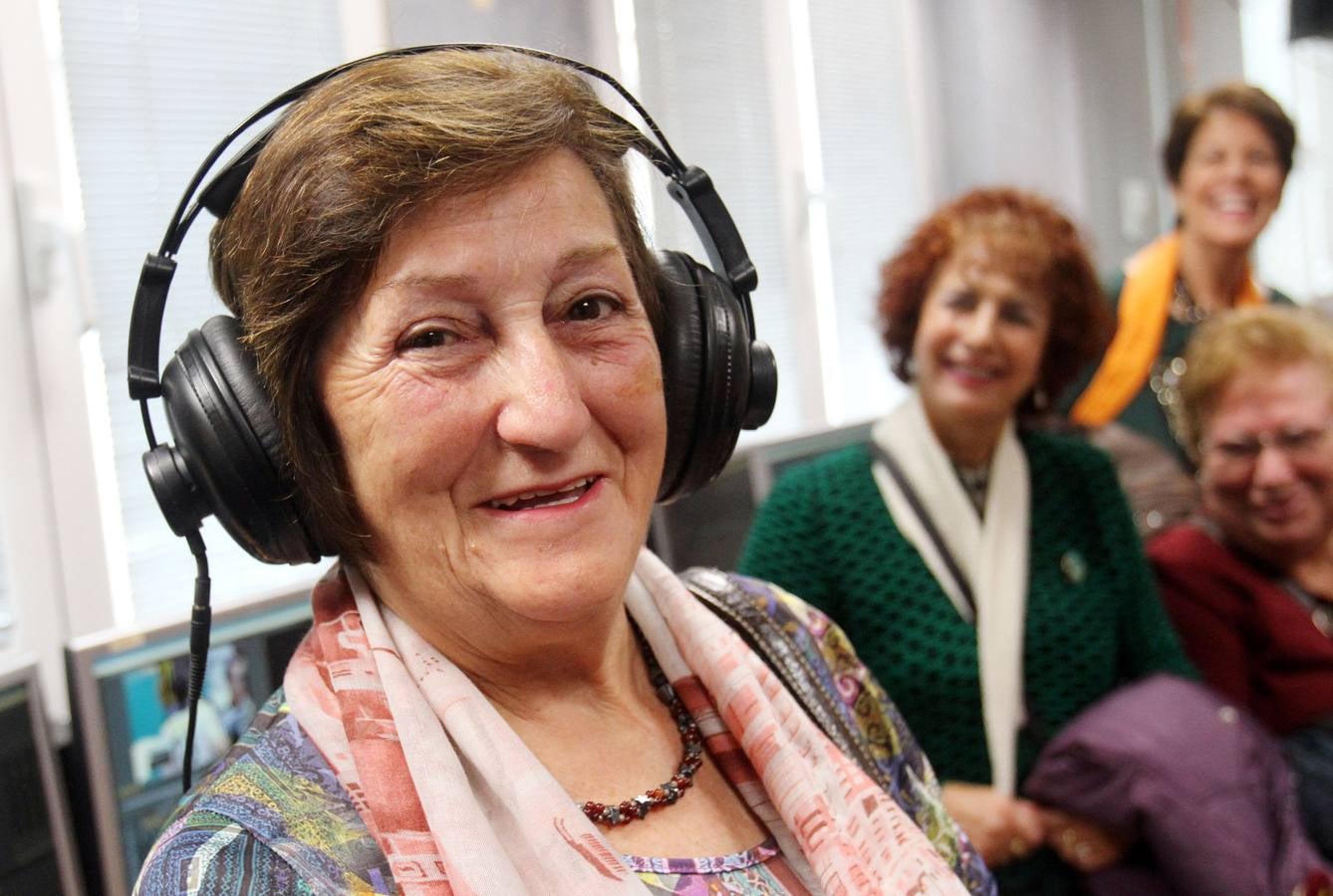 Visita a la multimedia de Diario LA RIOJA de un grupo del taller Vida Sana del Ayuntamiento de Logroño