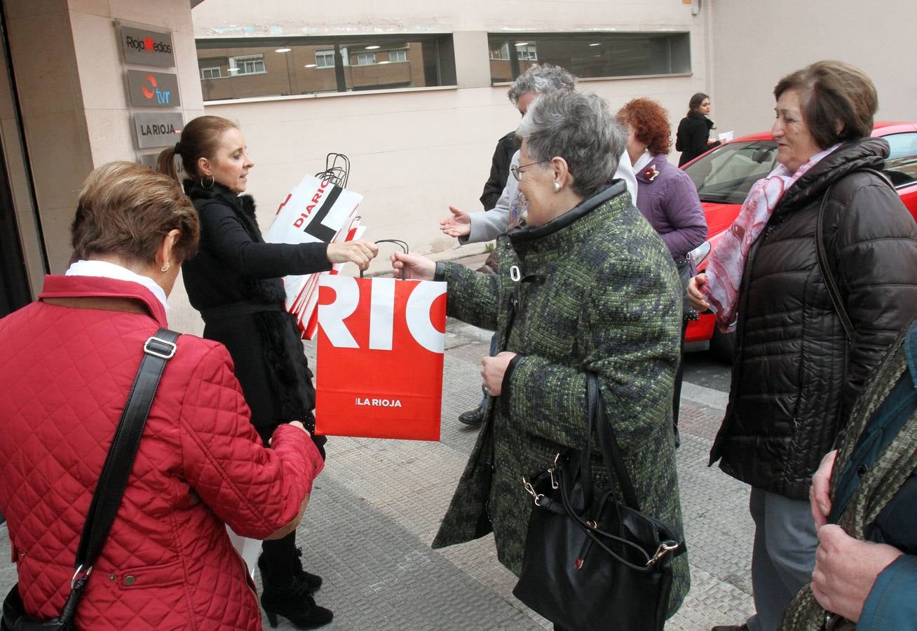 Visita a la multimedia de Diario LA RIOJA de un grupo del taller Vida Sana del Ayuntamiento de Logroño