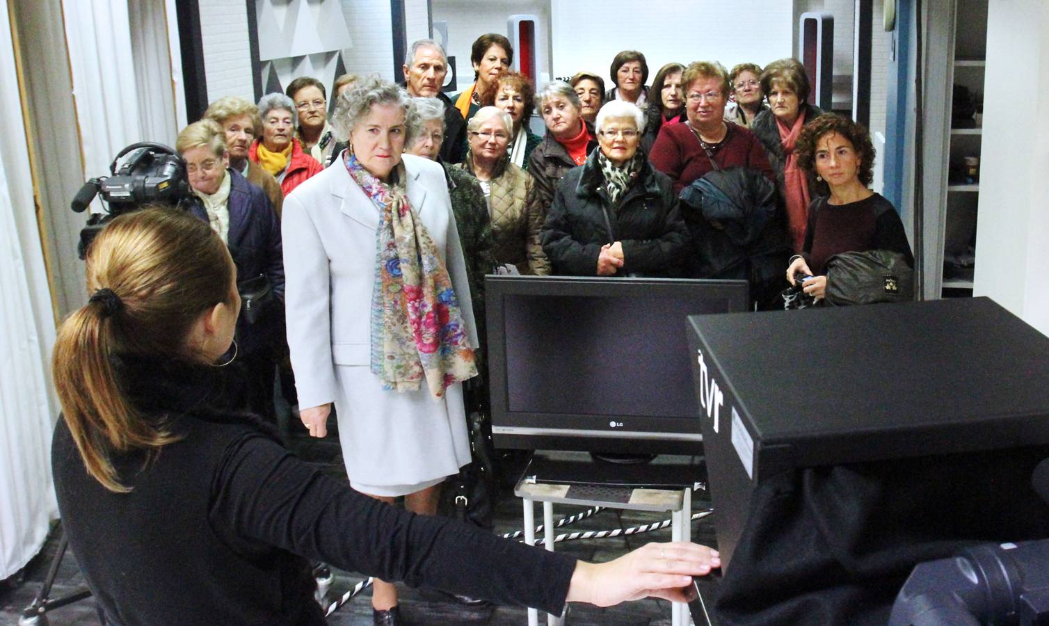 Visita a la multimedia de Diario LA RIOJA de un grupo del taller Vida Sana del Ayuntamiento de Logroño