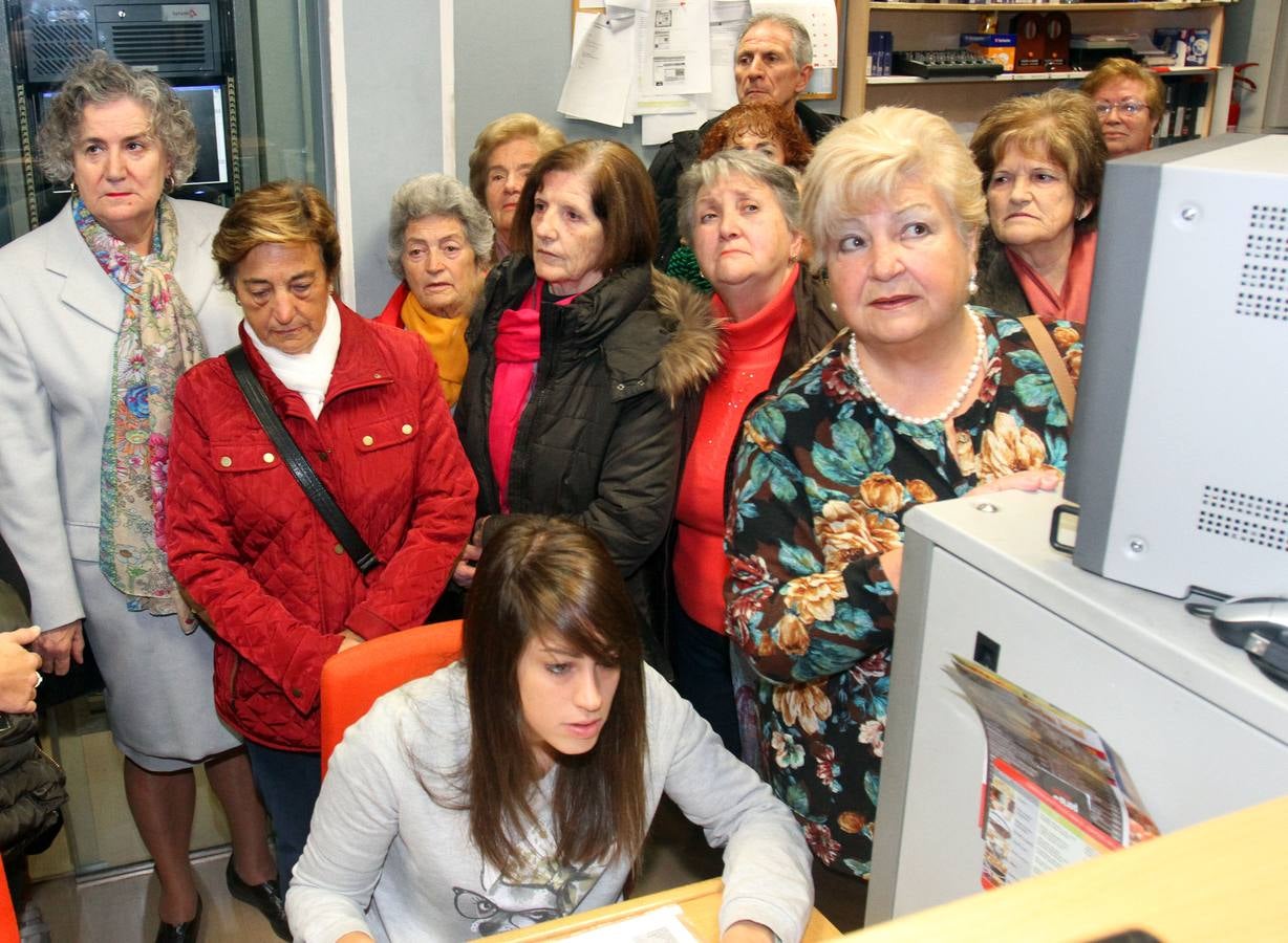 Visita a la multimedia de Diario LA RIOJA de un grupo del taller Vida Sana del Ayuntamiento de Logroño