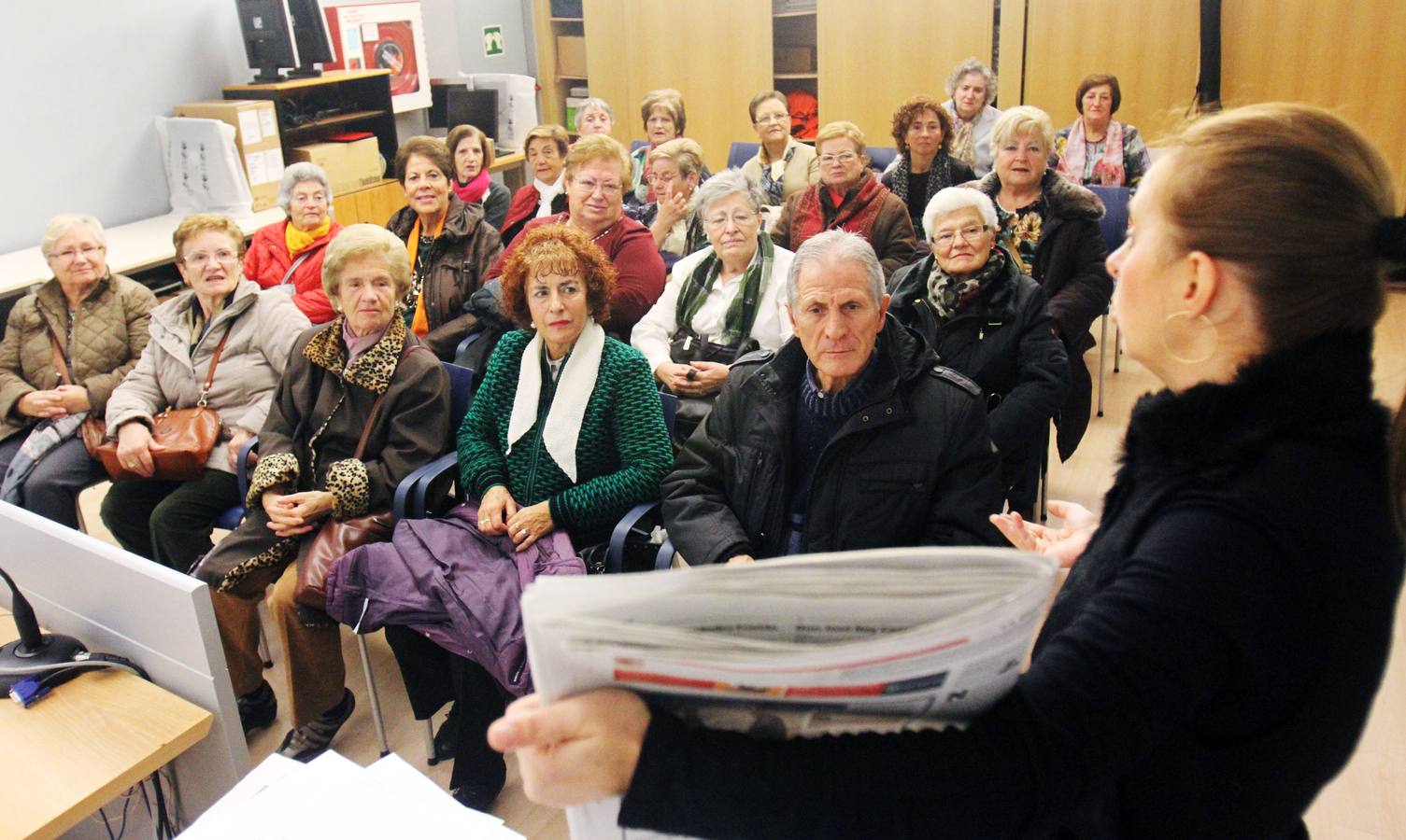 Visita a la multimedia de Diario LA RIOJA de un grupo del taller Vida Sana del Ayuntamiento de Logroño