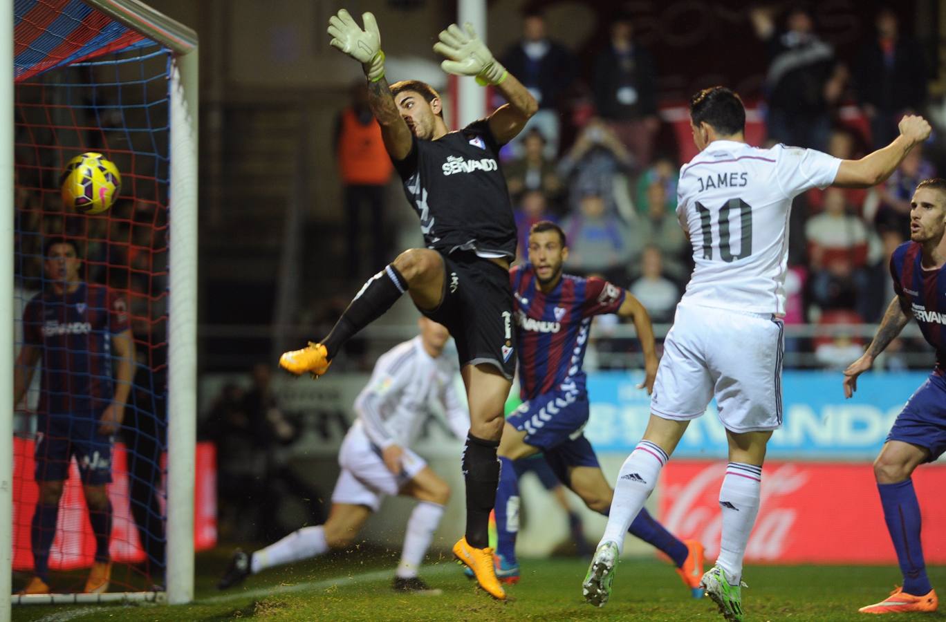 El Madrid golea al Eibar