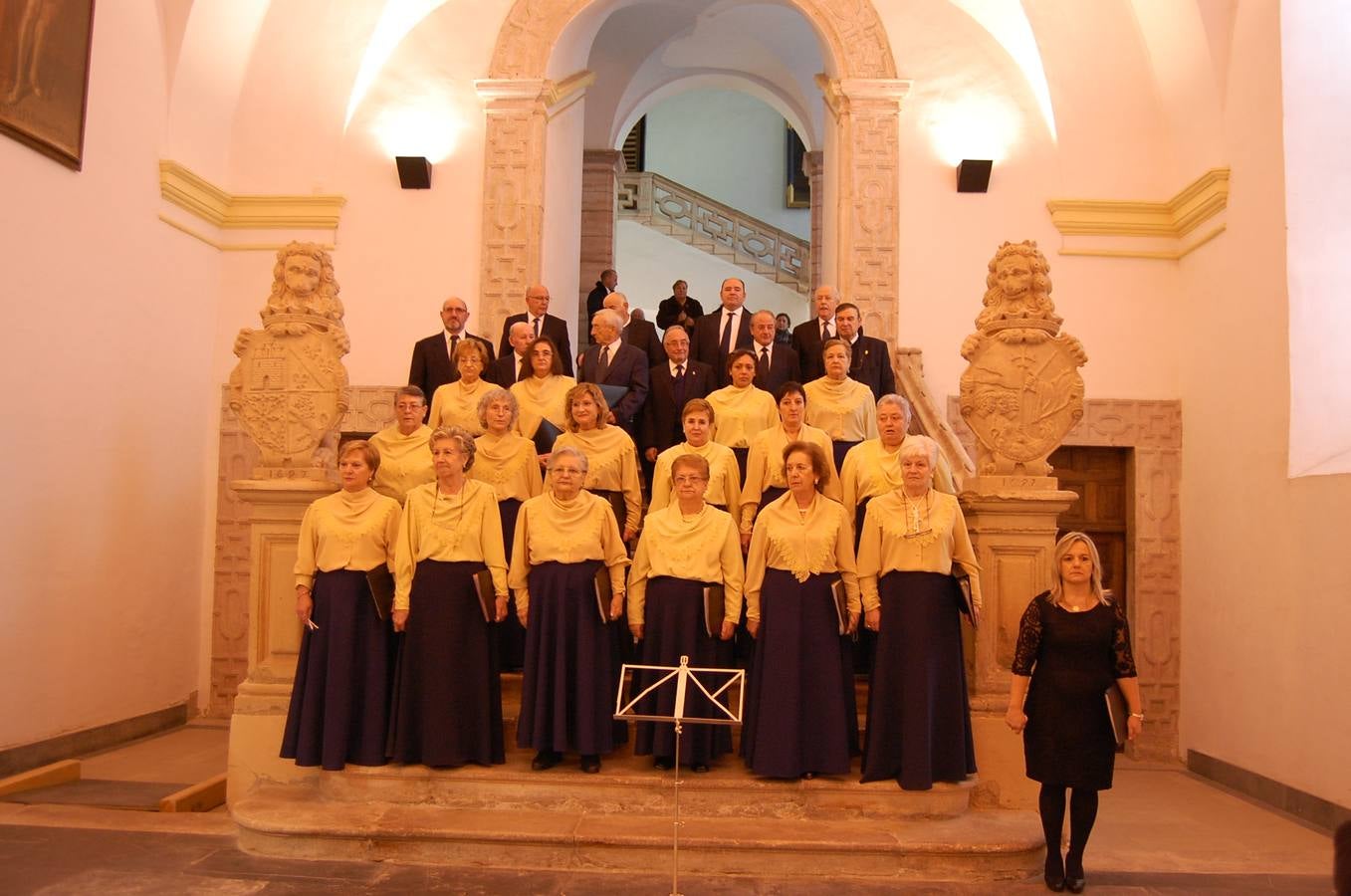 Inaugurado en Yuso un busto de Isabel la Católica y elección de Santiago Vivanco como caballero
