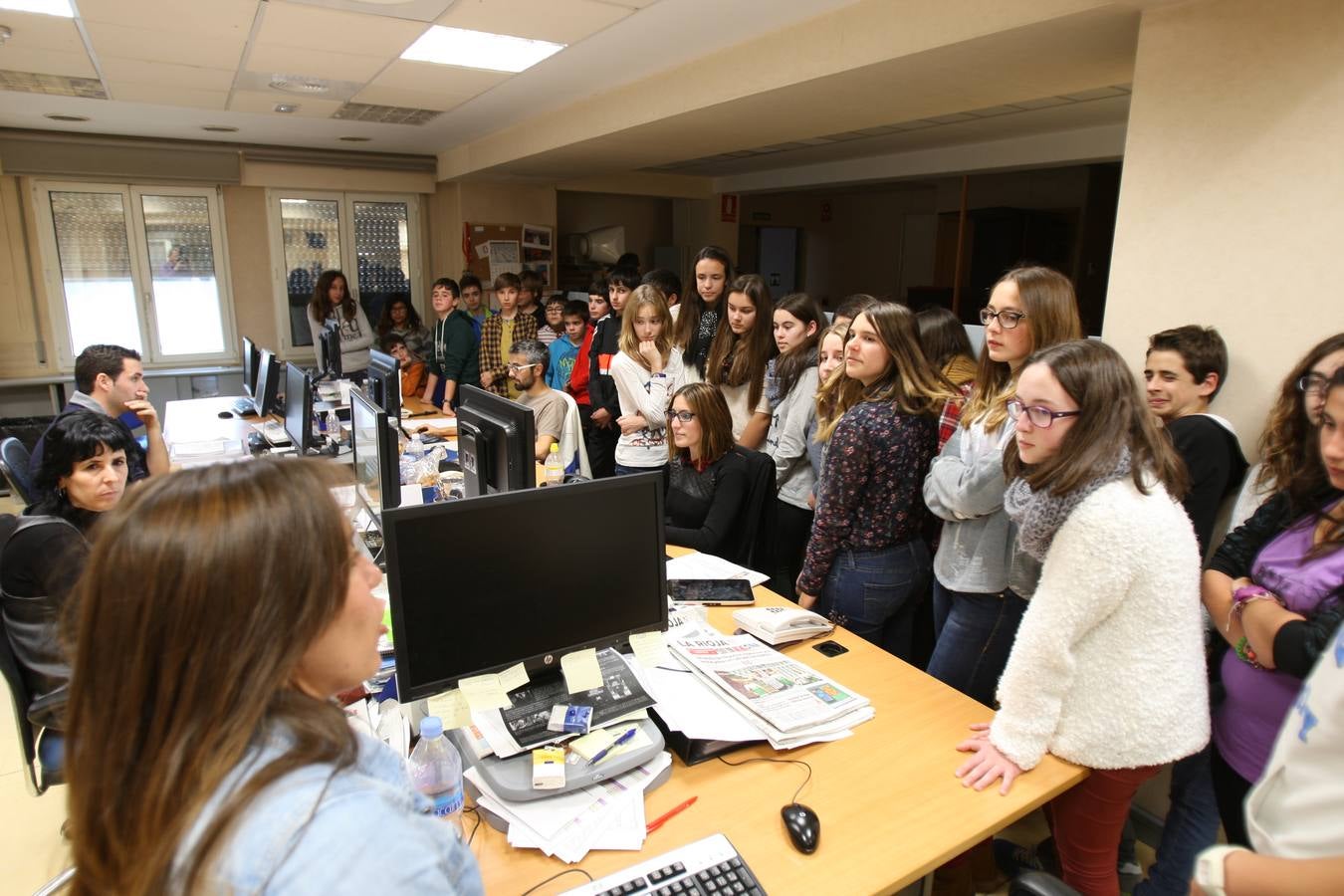 Alumnos de 1º y 2º,de la ESO, grupo B, del IES Virgen de Vico de Arnedo visitan la multimedia de Diario LA RIOJA