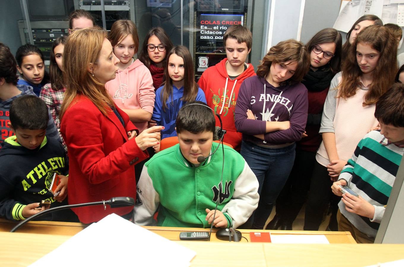 Alumnos de 1º y 2º,de la ESO, grupo A, del IES Virgen de Vico de Arnedo visitan la multimedia de Diario LA RIOJA
