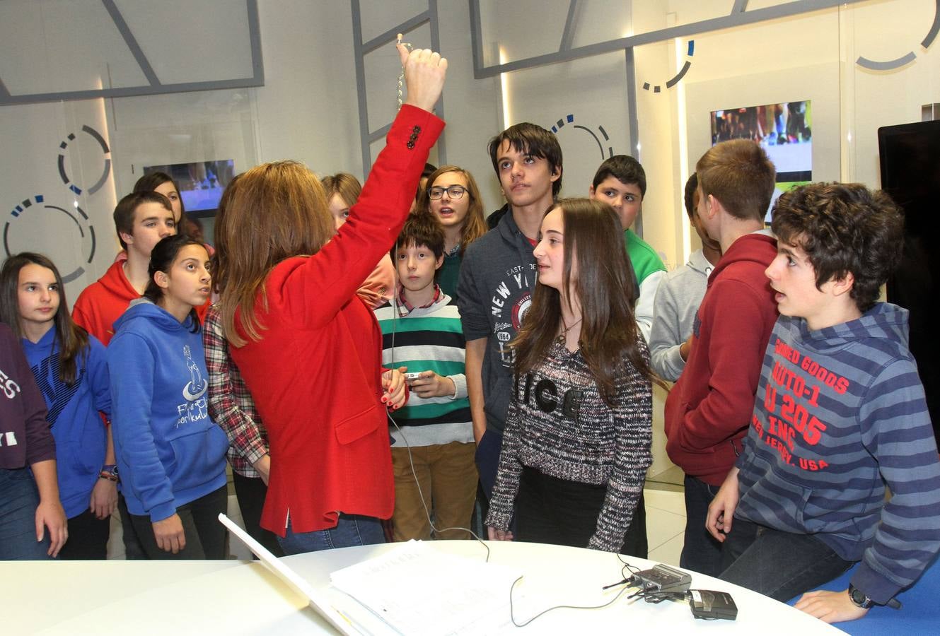 Alumnos de 1º y 2º,de la ESO, grupo A, del IES Virgen de Vico de Arnedo visitan la multimedia de Diario LA RIOJA