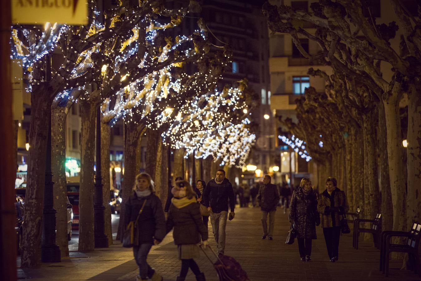 Logroño enciende su iluminación navideña