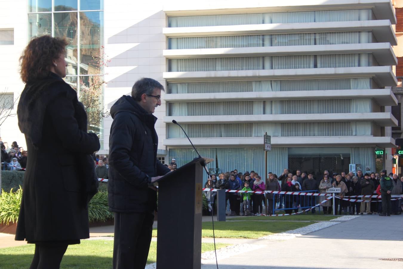 Homenaje a la bandera en Arnedo