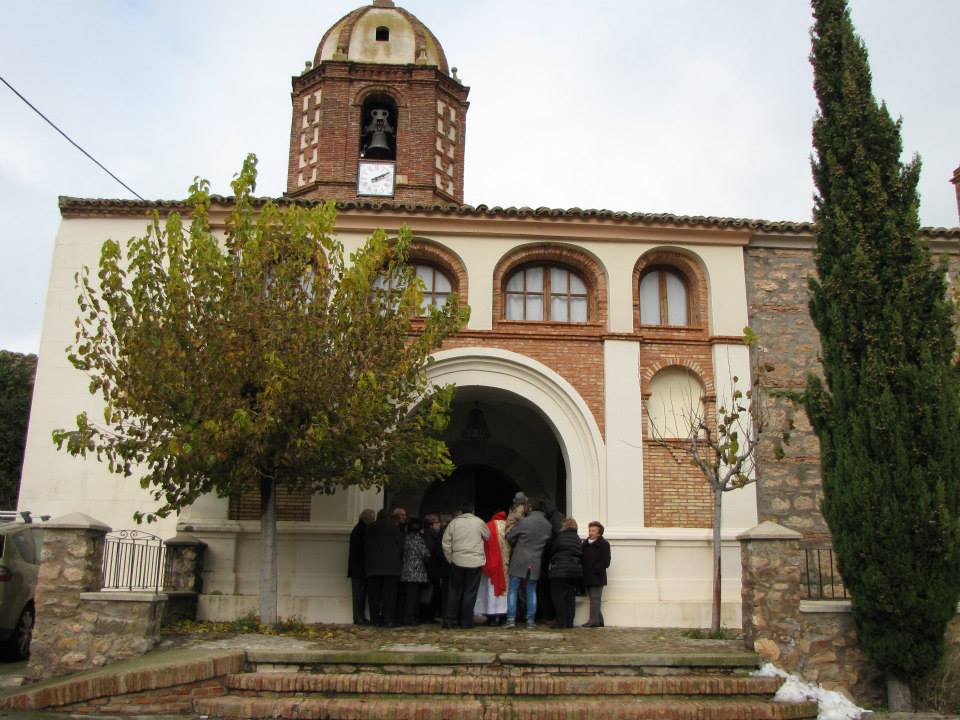 Villarroya honra a su patrona con la inauguración del nuevo reloj de la torre de la iglesia