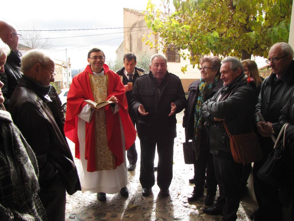 Villarroya honra a su patrona con la inauguración del nuevo reloj de la torre de la iglesia