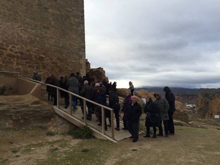 Villarroya honra a su patrona con la inauguración del nuevo reloj de la torre de la iglesia