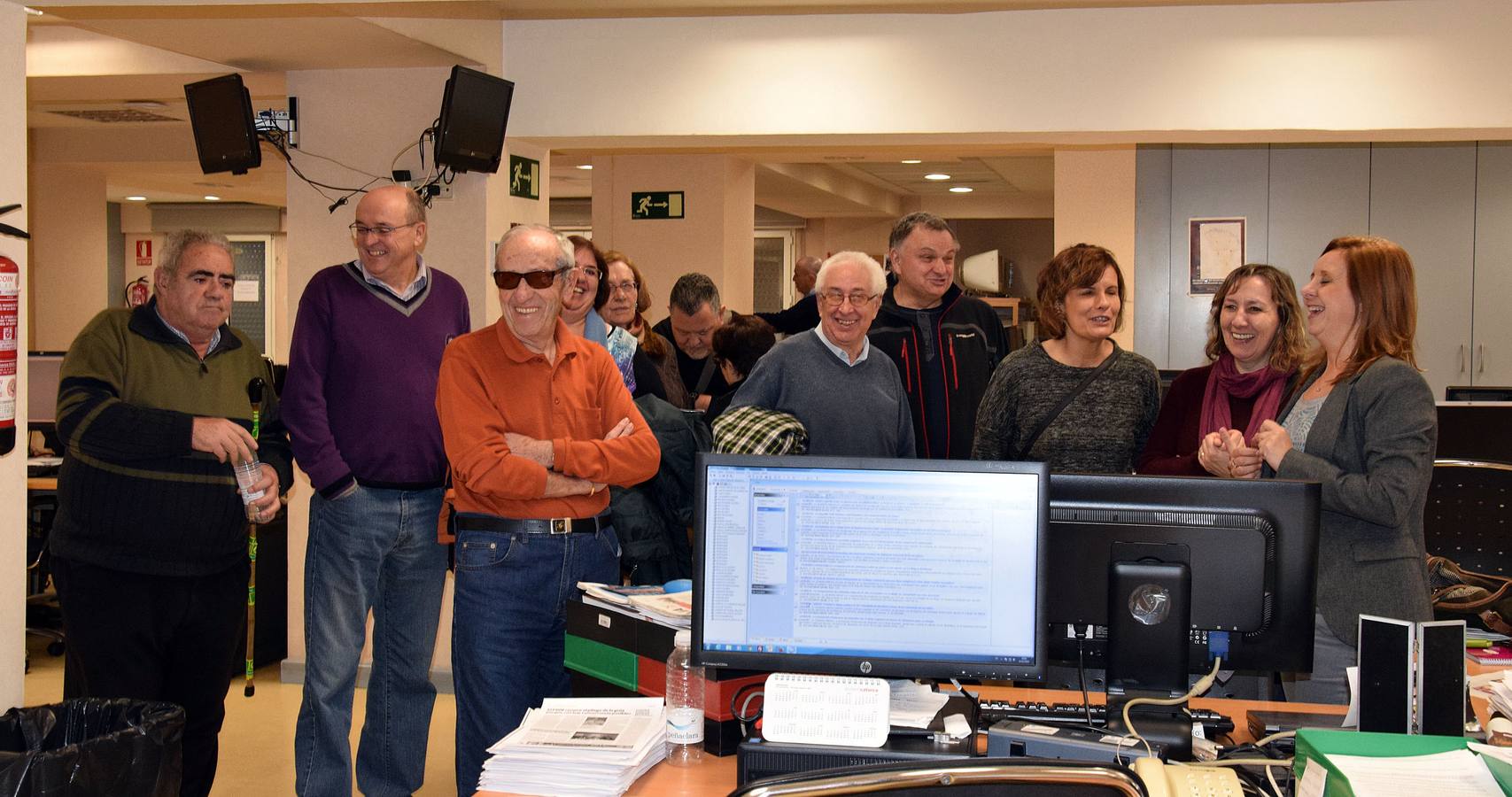 Miembros de la ONCE visitan la multimedia La Rioja