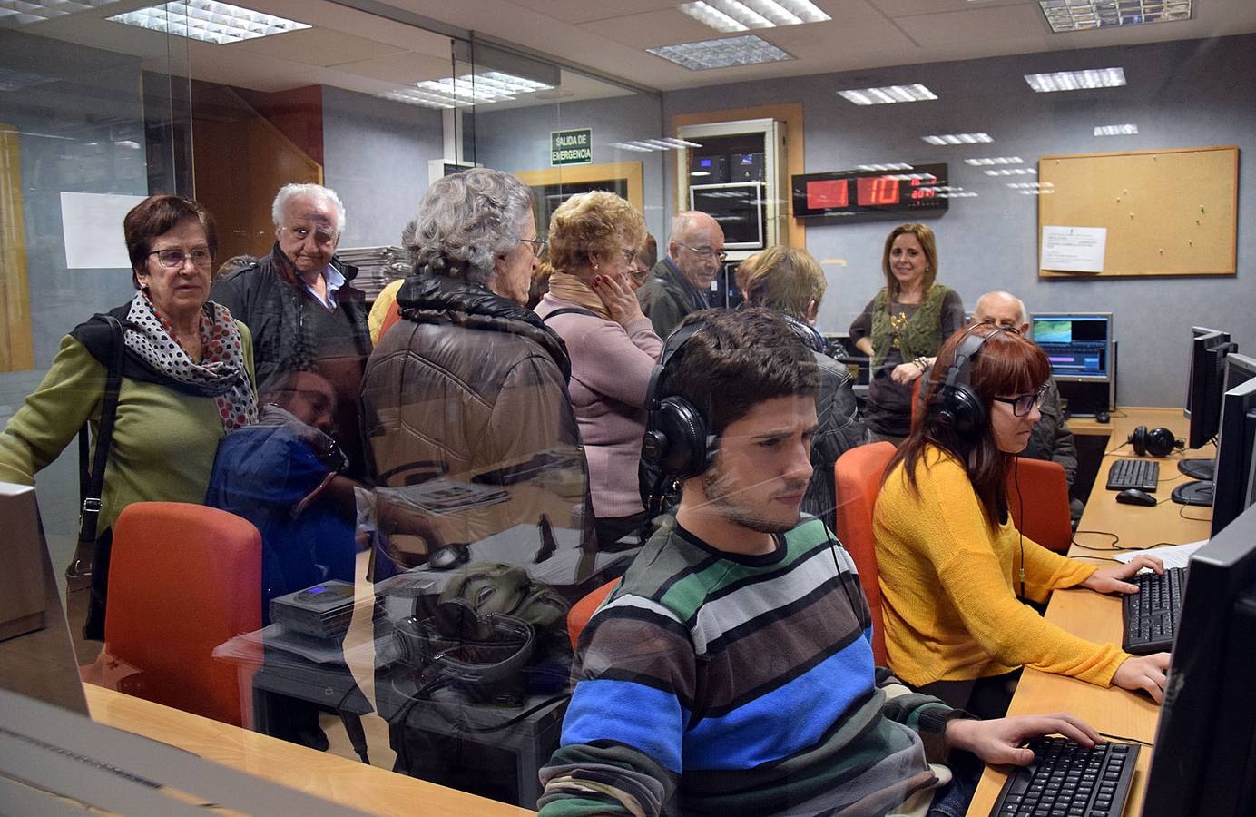 Alumnos del programa Vida Sana del Ayuntamiento de Logroño visitan la multimedia La Rioja