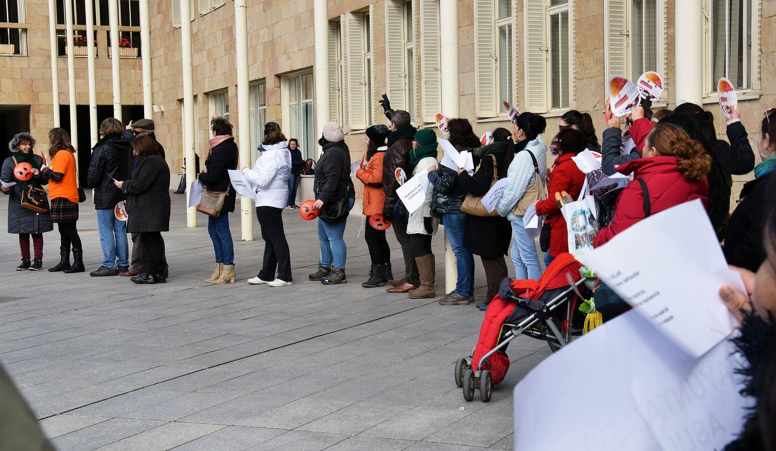 Las trabajadoras de Adlar reclaman su sueldo