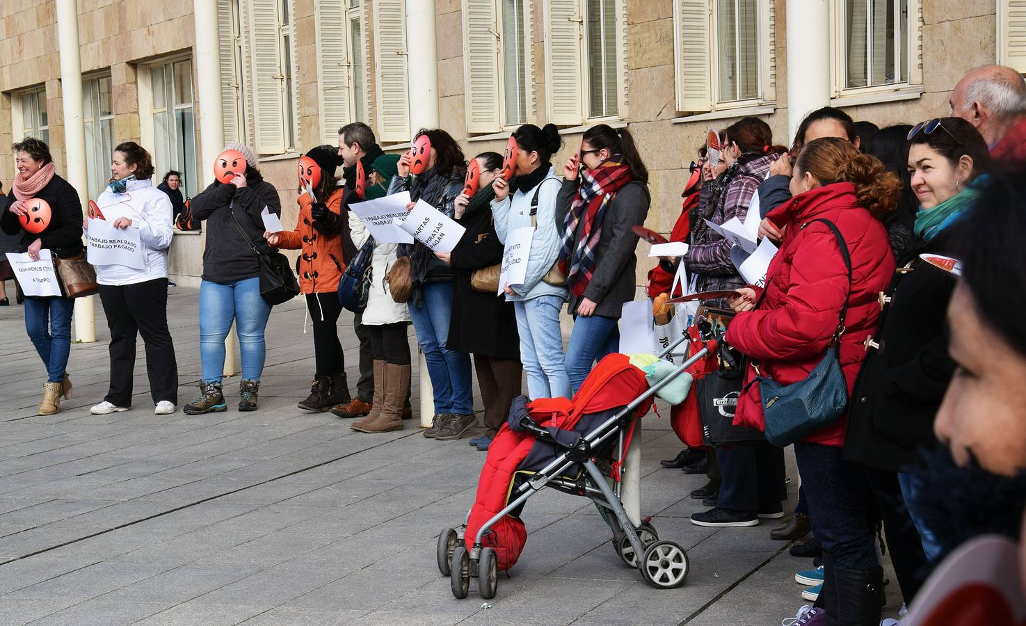 Las trabajadoras de Adlar reclaman su sueldo