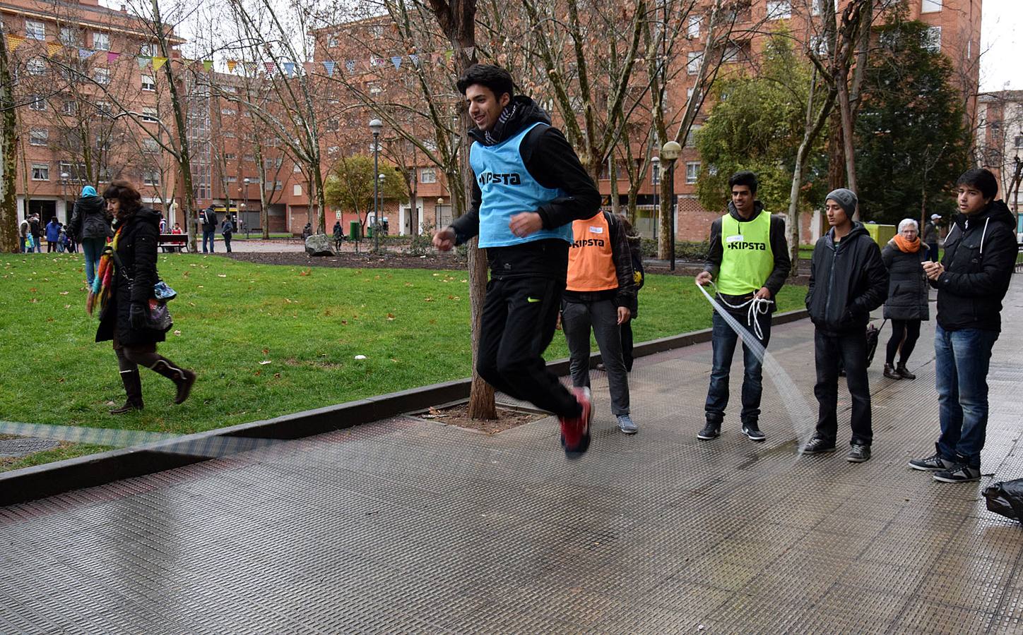 La mañana del Día de la Paz en la plaza Fermín Gurbindo