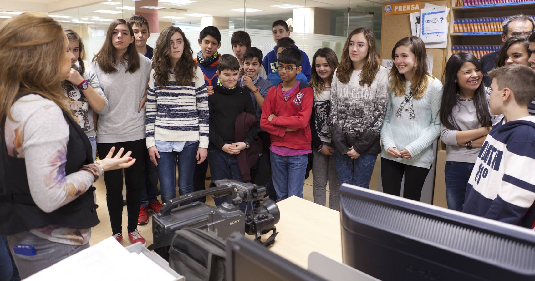 Los alumnos de 2º C y E de la ESO del Ies Escultor Daniel visitan la multimedia de Diario LA RIOJA