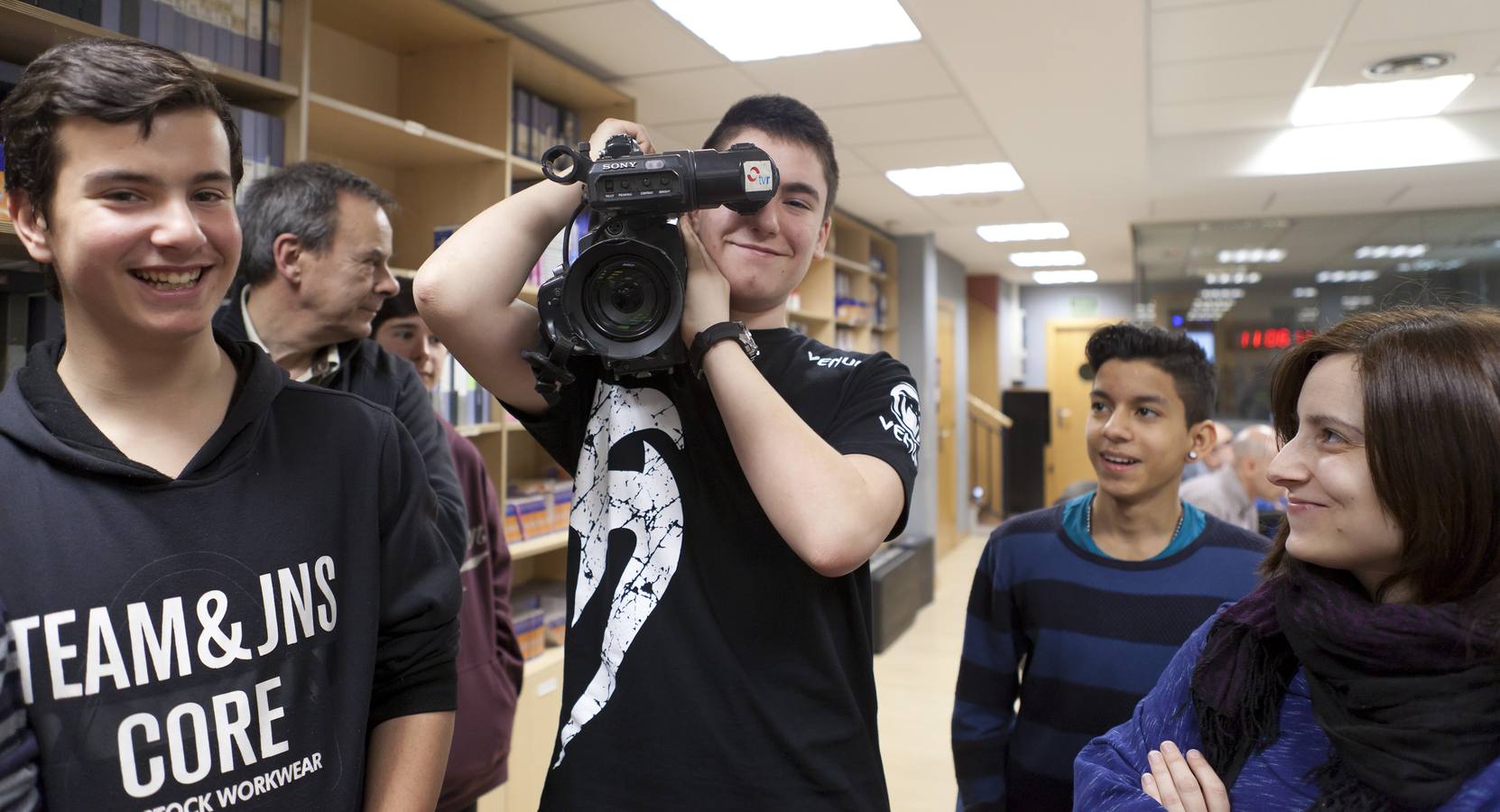 Los alumnos de 2º C y E de la ESO del Ies Escultor Daniel visitan la multimedia de Diario LA RIOJA