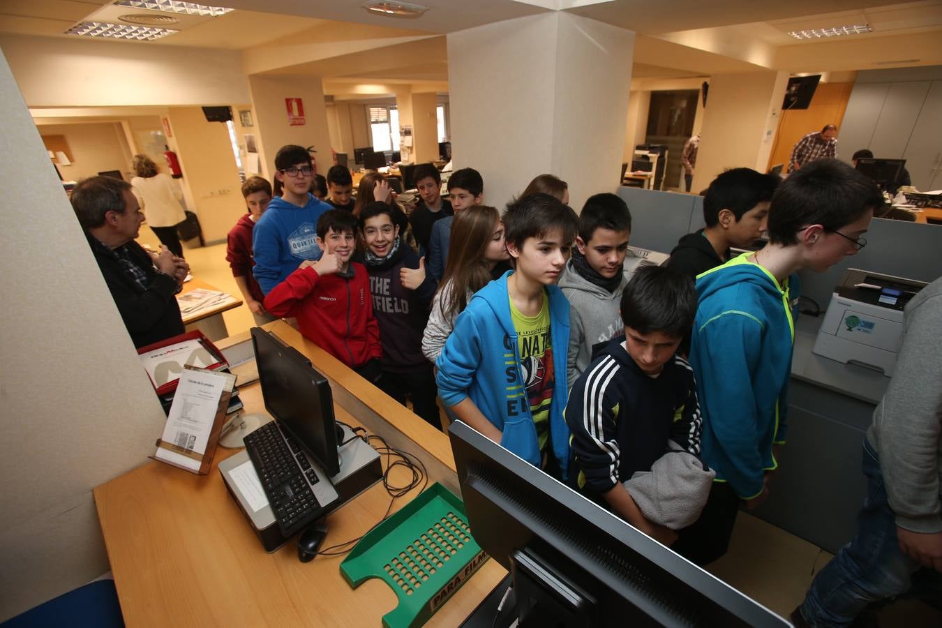 Visita de alumnos del Escultor Daniel