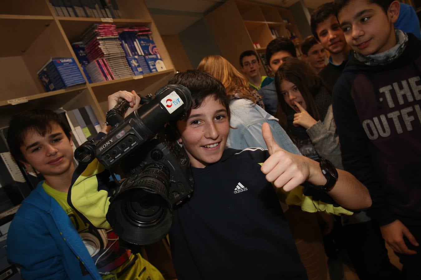 Visita de alumnos del Escultor Daniel