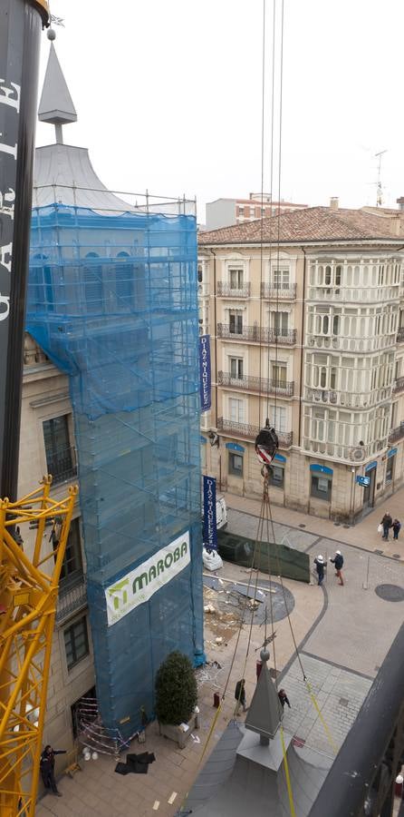 El palacio recupera sus chapiteles (II)