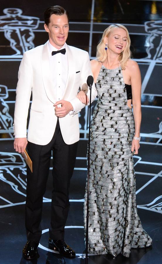 Benedict Cumberbatch y Naomi Watts presentan uno de los premios.