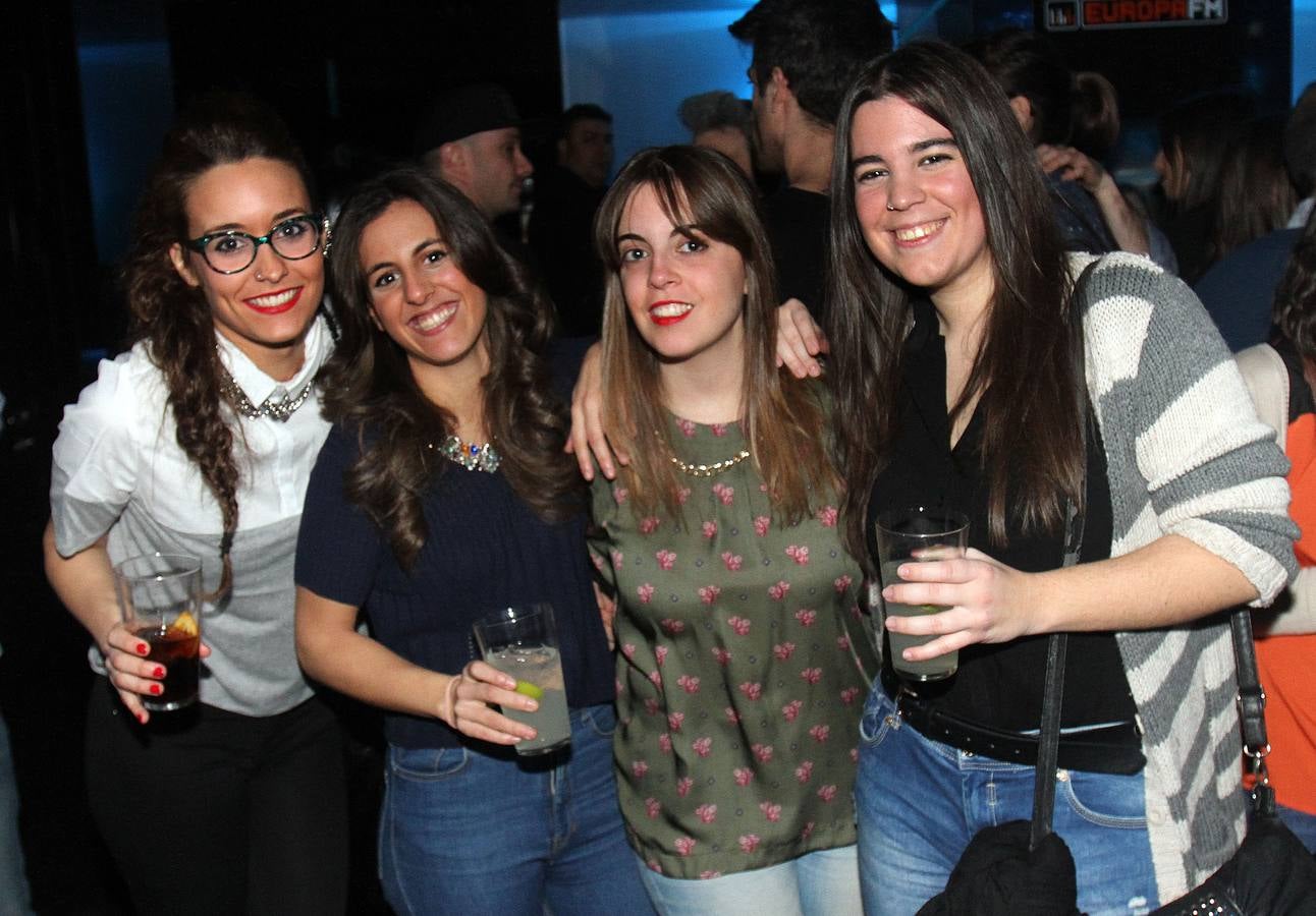 Supersubmarina hace gozar en la sala Sum