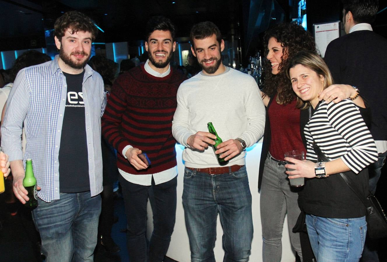 Supersubmarina hace gozar en la sala Sum