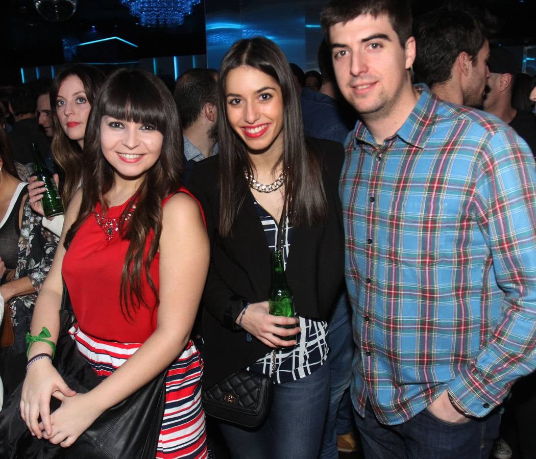 Supersubmarina hace gozar en la sala Sum