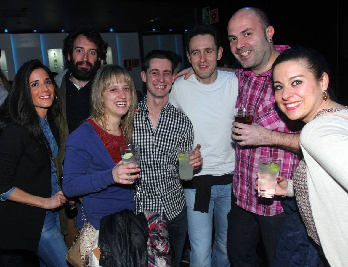 Supersubmarina hace gozar en la sala Sum