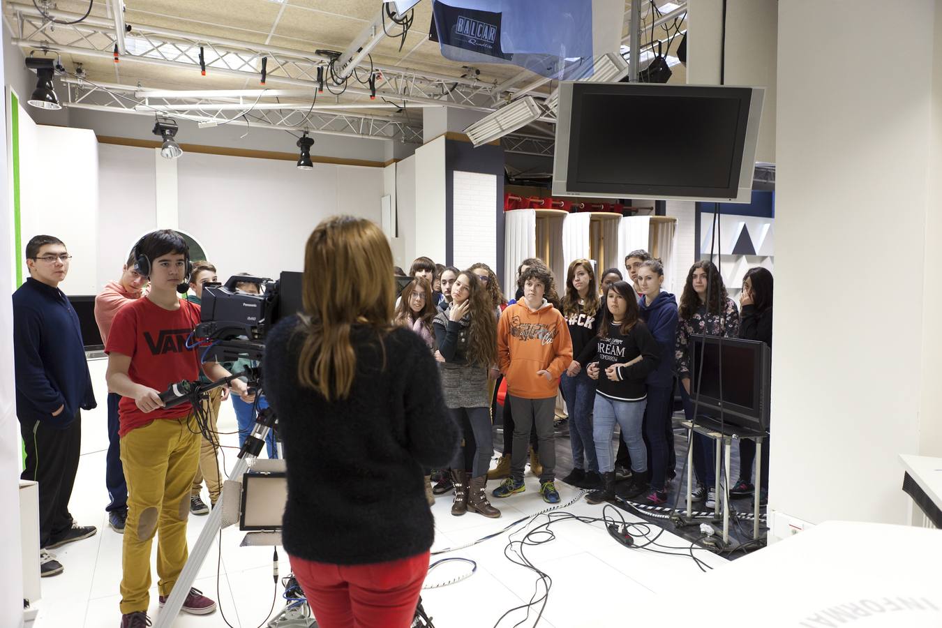 Visita de los alumnos de Escultor Daniel a la multimedia de Diario LA RIOJA
