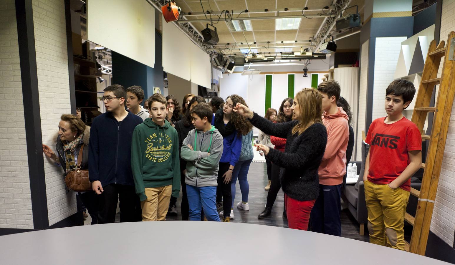 Visita de los alumnos de Escultor Daniel a la multimedia de Diario LA RIOJA