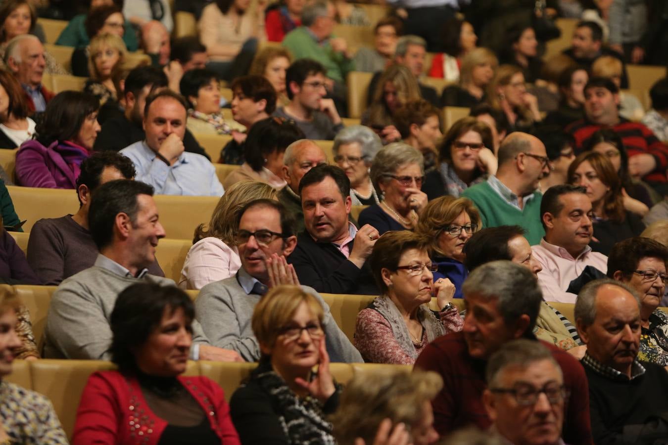 Raphael arranca los aplausos del numeroso público en su concierto en Riojaforum
