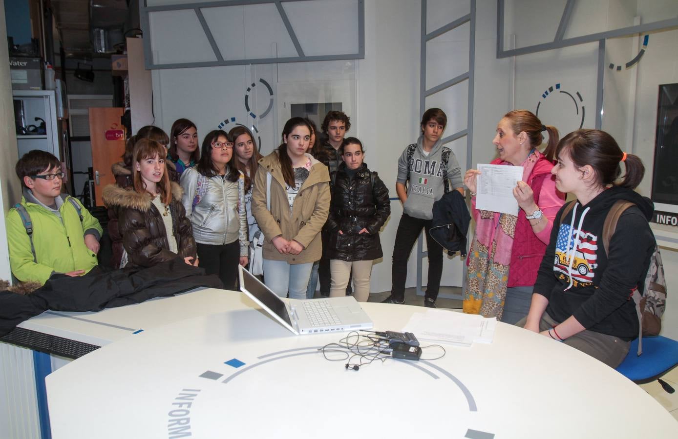Los alumnos de 1º y 2º de la ESO del IES Gonzalo de Berceo visitan la multimedia de Diario LA RIOJA